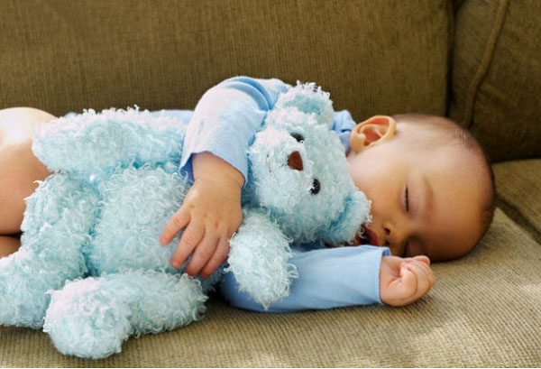 Đồ chơi gấu bông là người bạn đồng hành cùng bé những giấc ngủ 
