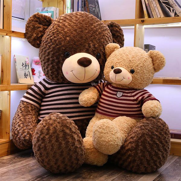 Gấu Teddy 1m4 Áo Len Gấu mang lại cảm giác nhẹ nhàng và tinh tế.